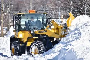 除雪による地域貢献！独居老人宅の除雪に参加中 | 北海道千歳市 北斗サービス