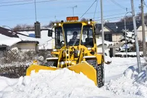 除雪による地域貢献！独居老人宅の除雪に参加中 | 北海道千歳市 北斗サービス