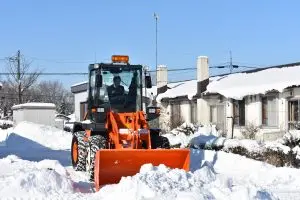 除雪による地域貢献！独居老人宅の除雪に参加中 | 北海道千歳市 北斗サービス